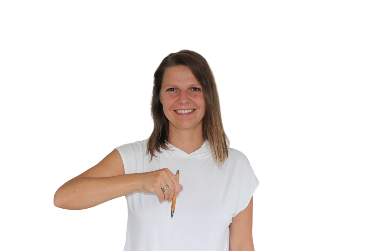 Katja zeigt mit eine Stift nach unten auf Social Media Agentur Bremen Katja zeigt mit eine Stift nach unten auf Social Media Agentur Bremen